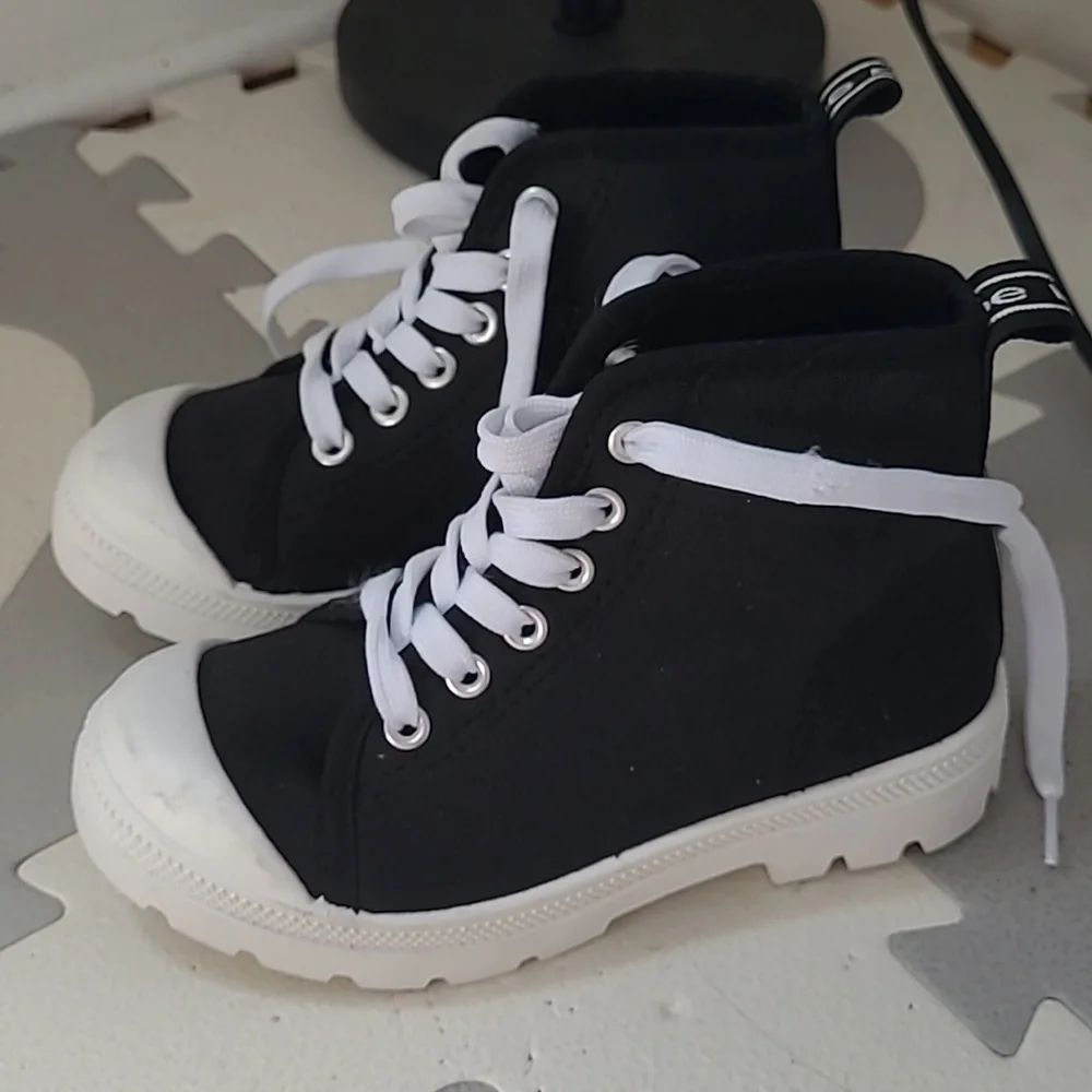 NWT Bebe Girls High Top Sneakers Black & White Size 12 - Picture 1 of 7